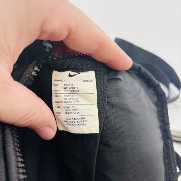 Nike Sportswear Essentials Hip Pack Bag Sturdy Strap Zipper Pocket Adjustable - Picture 7 of 9